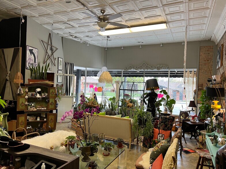 More Photos Of 148 S Moore St, Sanford Restaurant For Lease