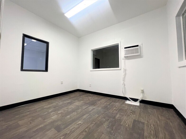 More Photos Of 801 Secretary Dr, Arlington Warehouse For Lease