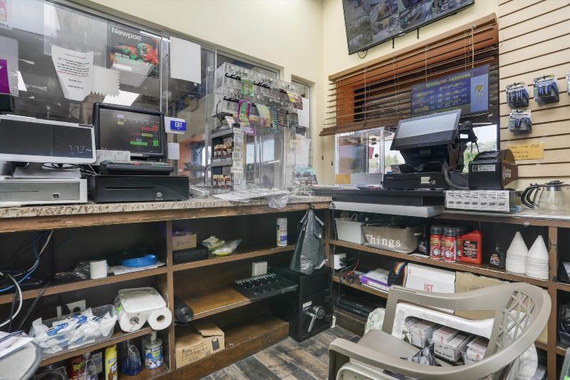 More Photos Of 13730 Livernois Ave, Detroit General Retail For Sale