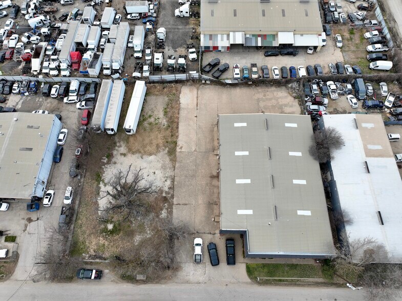 More Photos Of 2119 Quincy St, Dallas Warehouse For Lease