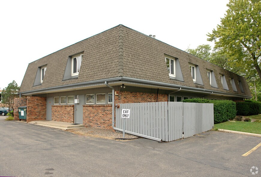 More Photos Of 305 S Greeley St, Stillwater Office For Lease