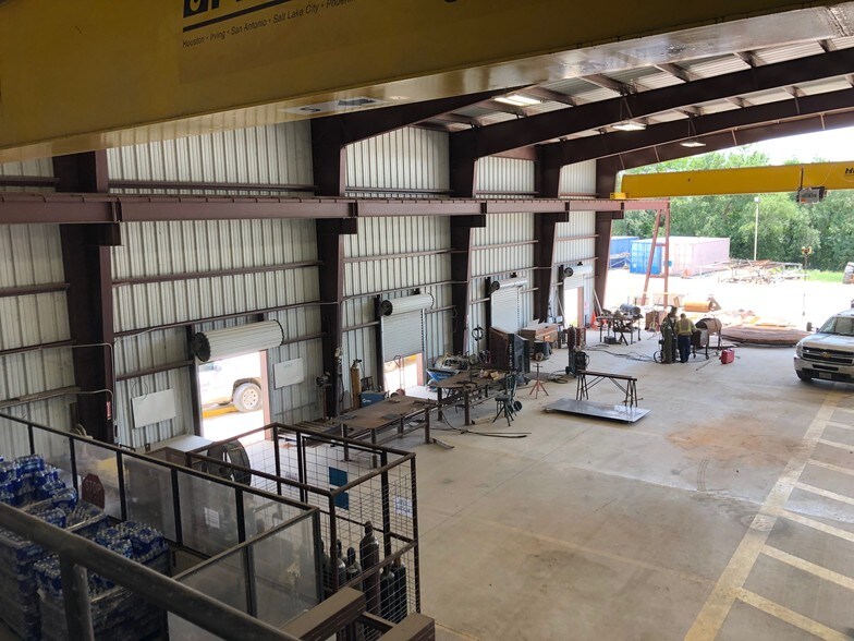 More Photos Of 8730 S Highway 181, Kenedy Warehouse For Lease