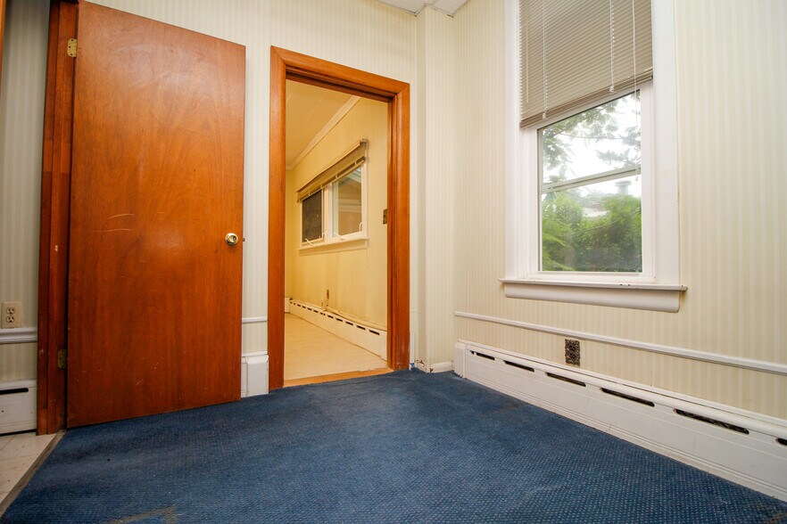 More Photos Of 417 W Blackwell St, Dover Office Residential For Sale
