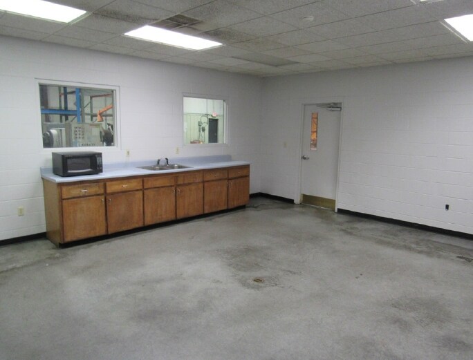 More Photos Of 399 Broyles Ave, Belton Warehouse For Sale