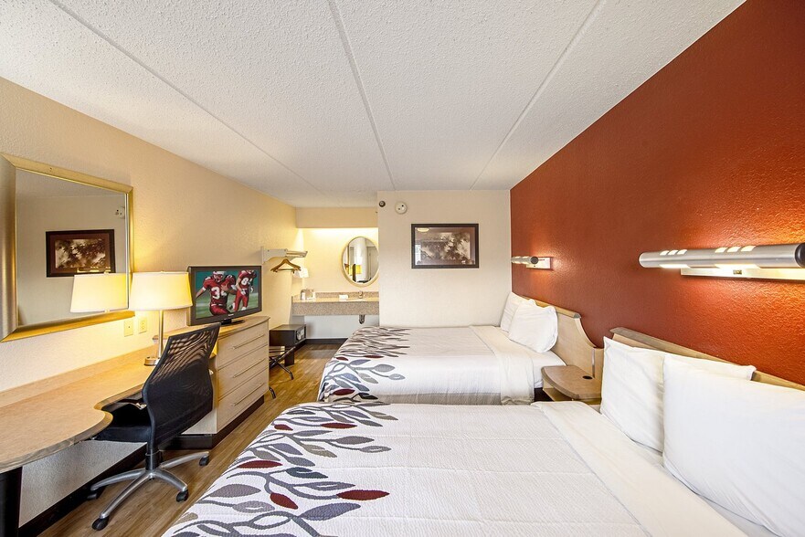 More Photos Of 7480 Northwoods Blvd, Charleston Hotel For Sale