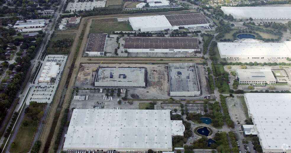 More Photos Of 1403 Gillingham Ln, Sugar Land Warehouse For Lease