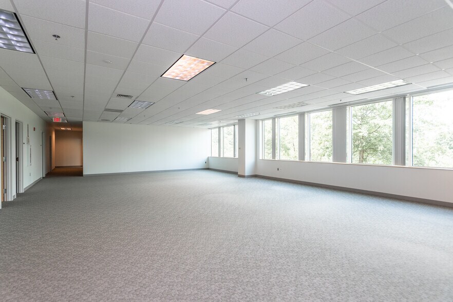 More Photos Of 400 Donald J Lynch Blvd, Marlborough Unknown For Lease