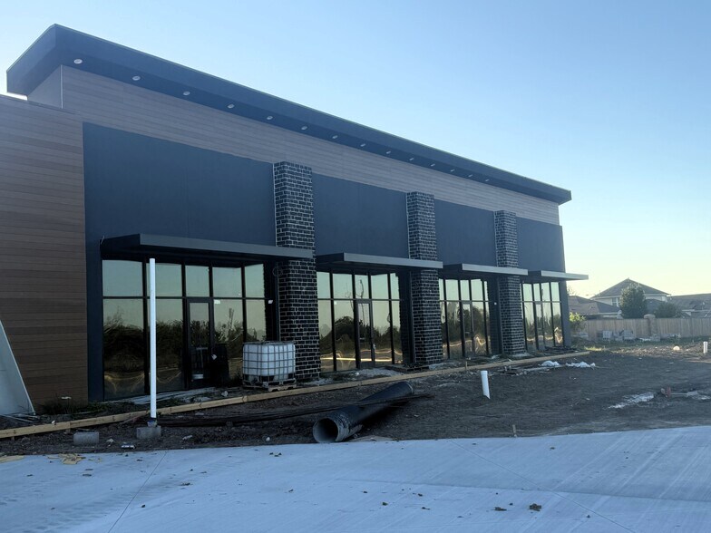 More Photos Of 7501 25th Ave, Texas City Service Station For Lease