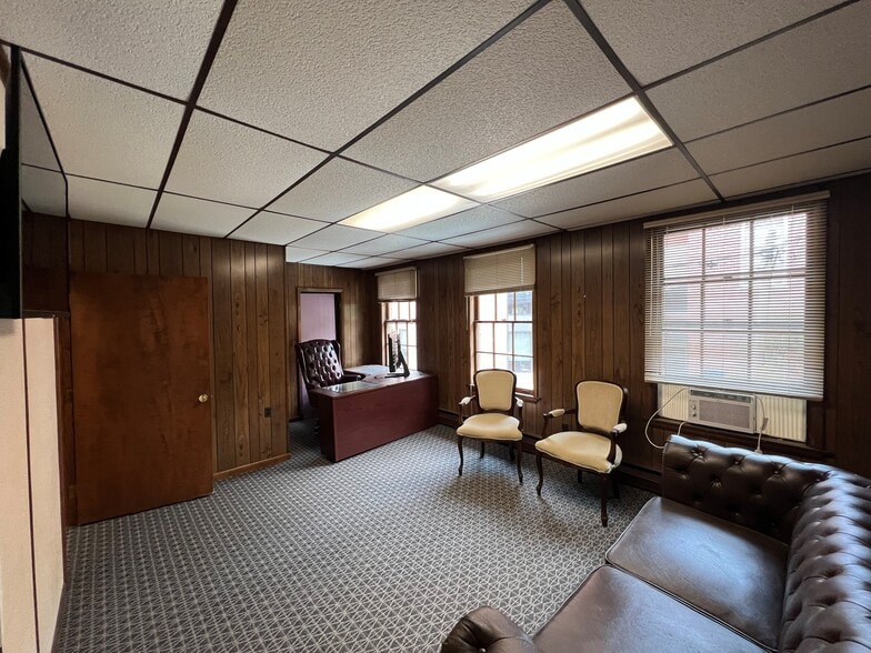 More Photos Of 25 W Courtland St, Bel Air Office For Lease