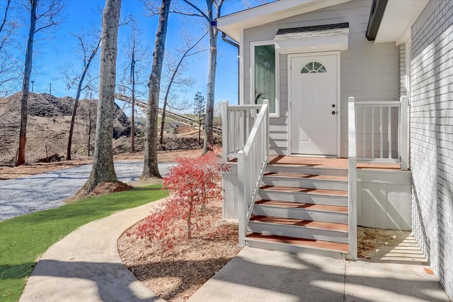 More Photos Of 249 N Price Rd, Sugar Hill Office For Sale