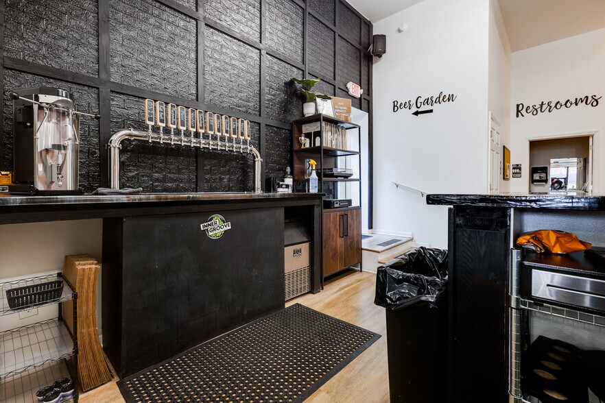 More Photos Of 827 E Warrington Ave, Pittsburgh Flex For Lease