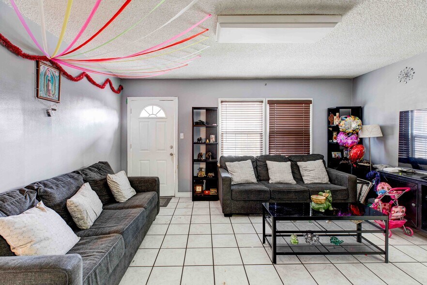 More Photos Of 12606 Foothill Blvd, Sylmar Manufacturing For Sale