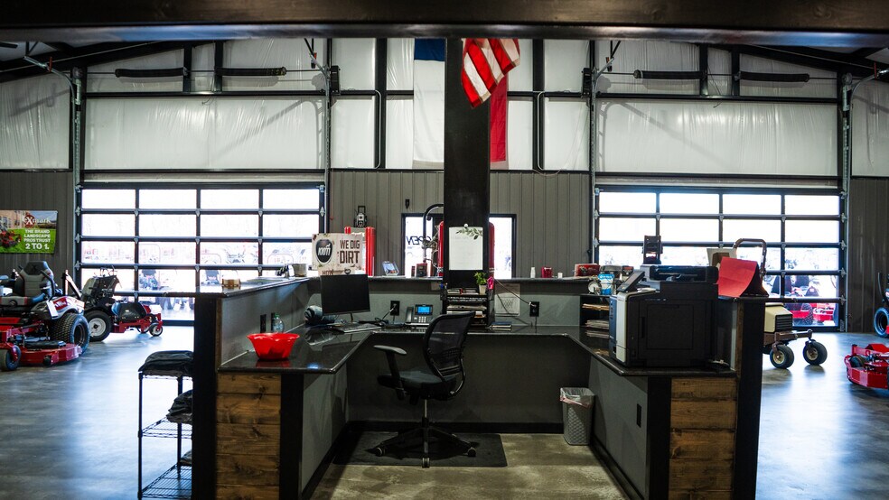 More Photos Of 1885 17th NE st, Paris General Retail For Sale