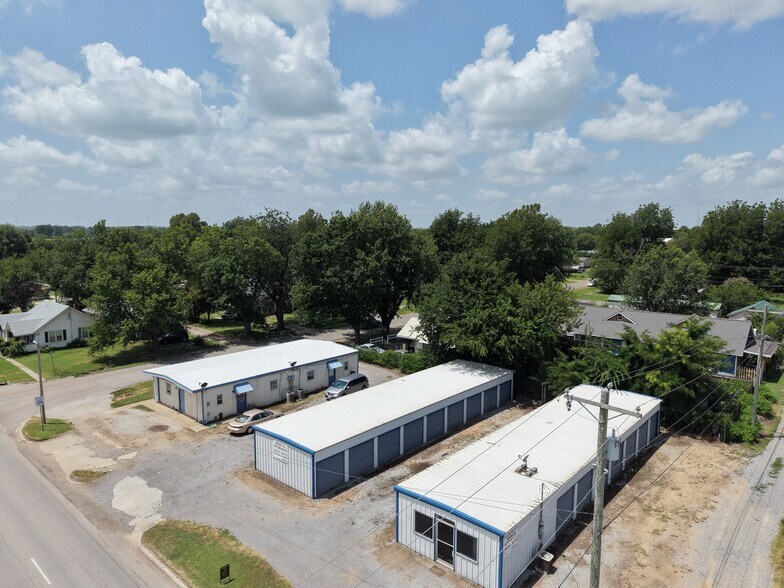 More Photos Of 107 3rd st, Minco Industrial For Sale