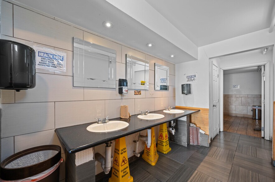 More Photos Of 5828 W Indian School Rd, Phoenix Restaurant For Sale