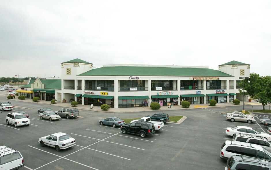 More Photos Of 2200-2404 Airport Fwy, Bedford Freestanding For Lease