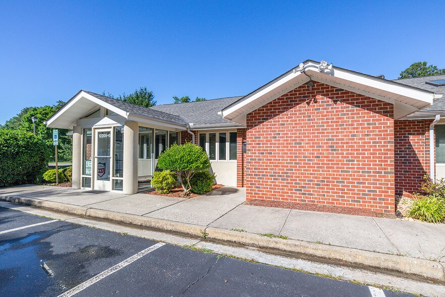 More Photos Of 12205 Gayton Rd, Richmond Office For Lease