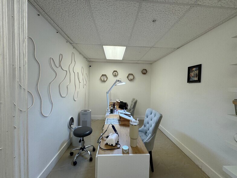 More Photos Of 1720 Harrison St, Hollywood Office Residential For Sale