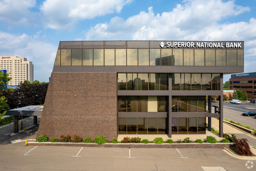 More Photos Of 363 W Big Beaver Rd, Troy Office For Lease