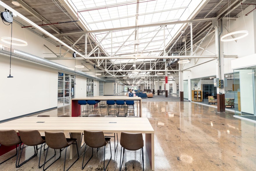 More Photos Of 2550 University Ave W, Saint Paul Unknown For Lease