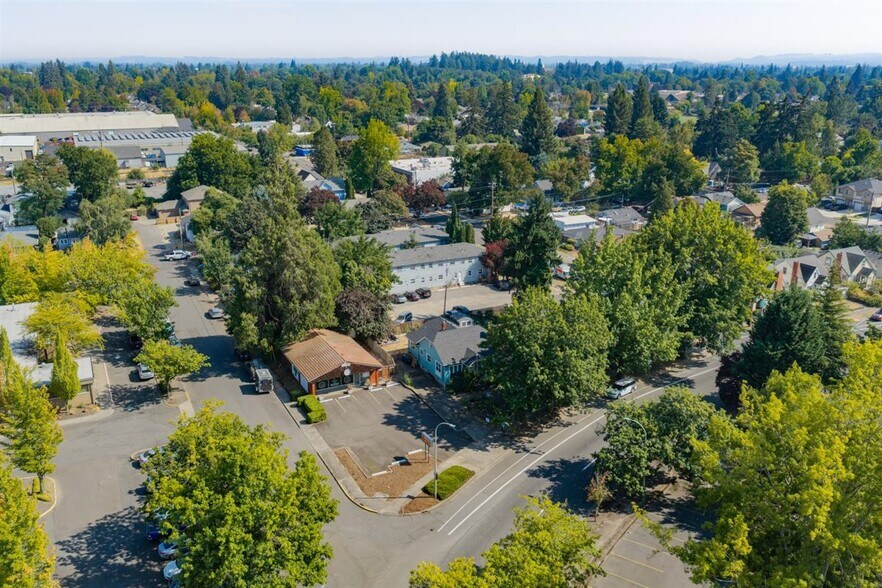 More Photos Of 1890 Capitol St NE, Salem Freestanding For Sale