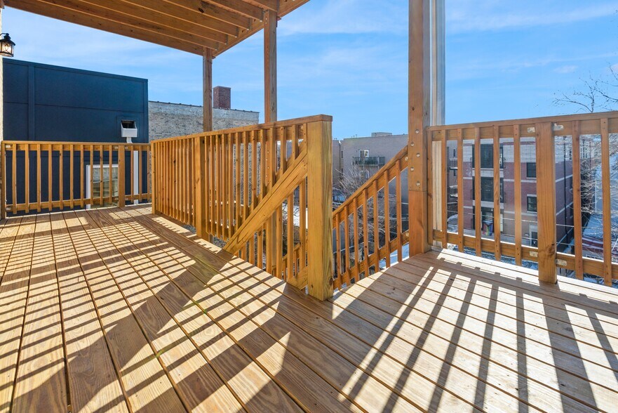 More Photos Of 1535 W Estes Ave, Chicago Multifamily For Sale