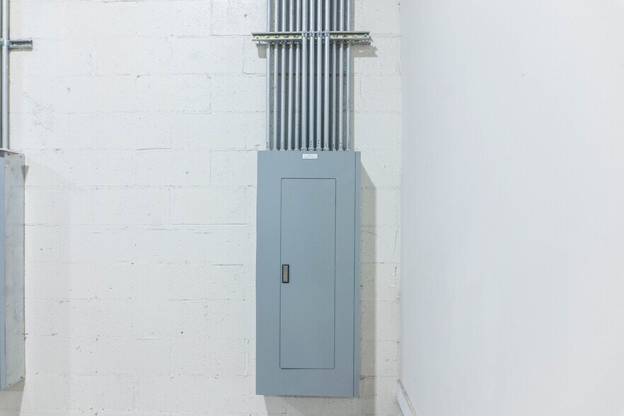 More Photos Of 122 Atando Ave, Charlotte Service For Lease