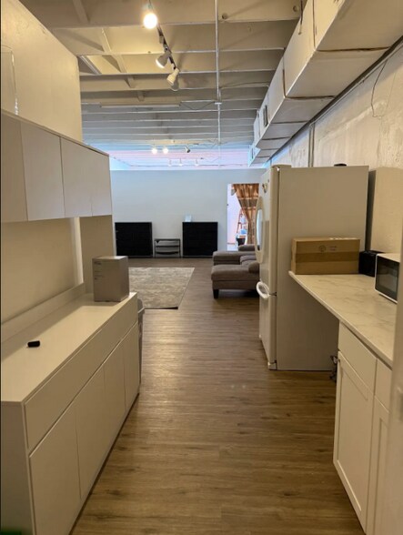 More Photos Of 4314-4316 N Dixie Hwy, Oakland Park Flex For Lease