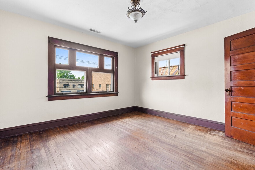 More Photos Of 15522 Madison Ave, Lakewood General Retail For Sale