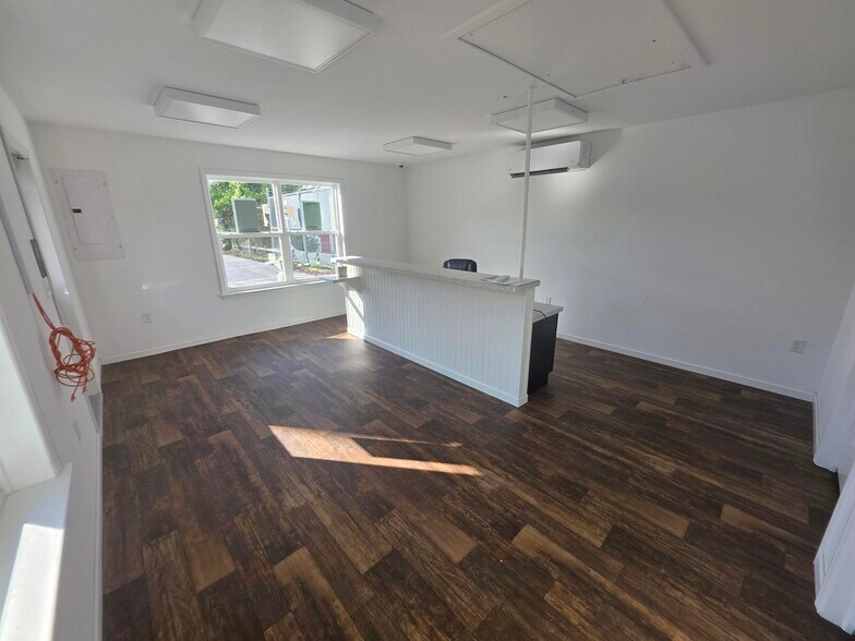 Primary Photo Of 320 N 2nd St, Columbia Self Storage For Lease
