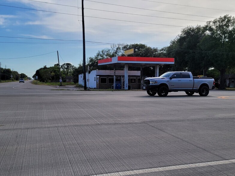 More Photos Of 15518 Highway 36, Needville Service Station For Sale