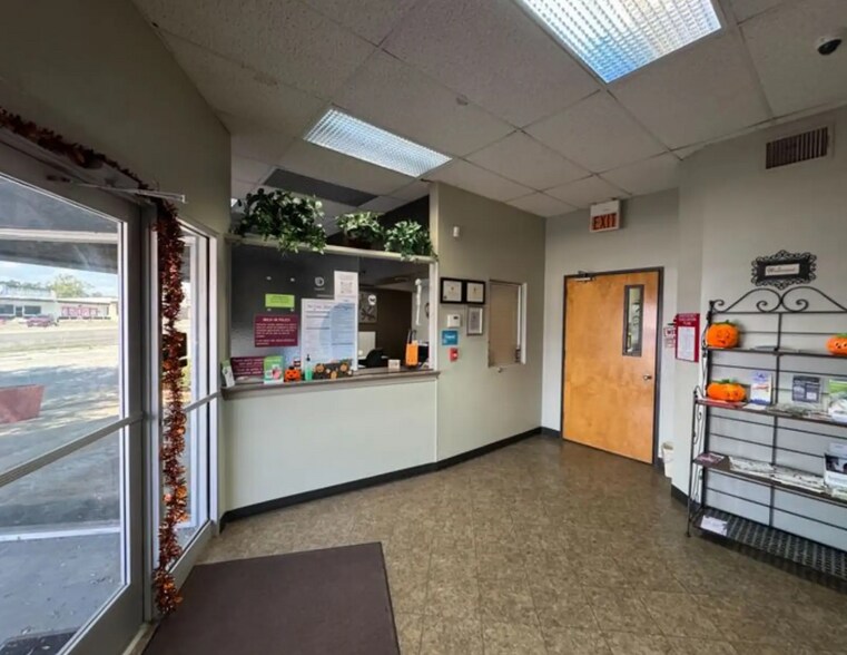 More Photos Of 6715 San Pedro Ave, San Antonio Flex For Sale