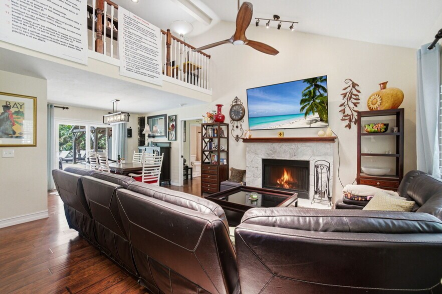 More Photos Of 4120 3rd Ave NW, Naples Apartments For Sale