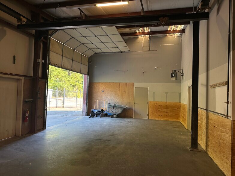 More Photos Of 396 Senoia Rd, Tyrone Light Manufacturing For Lease