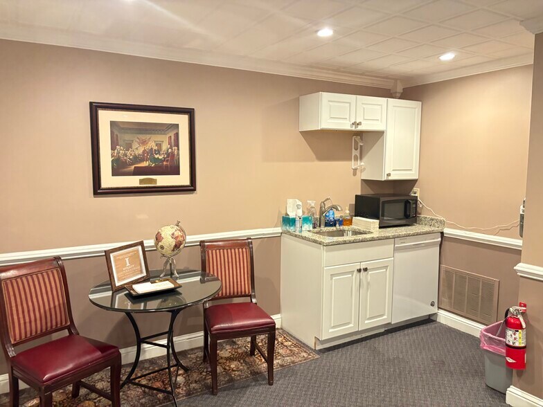More Photos Of 76 Northeastern Blvd, Nashua Office For Sale