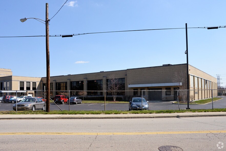More Photos Of 5657 Wooster Pike, Fairfax Warehouse For Sale