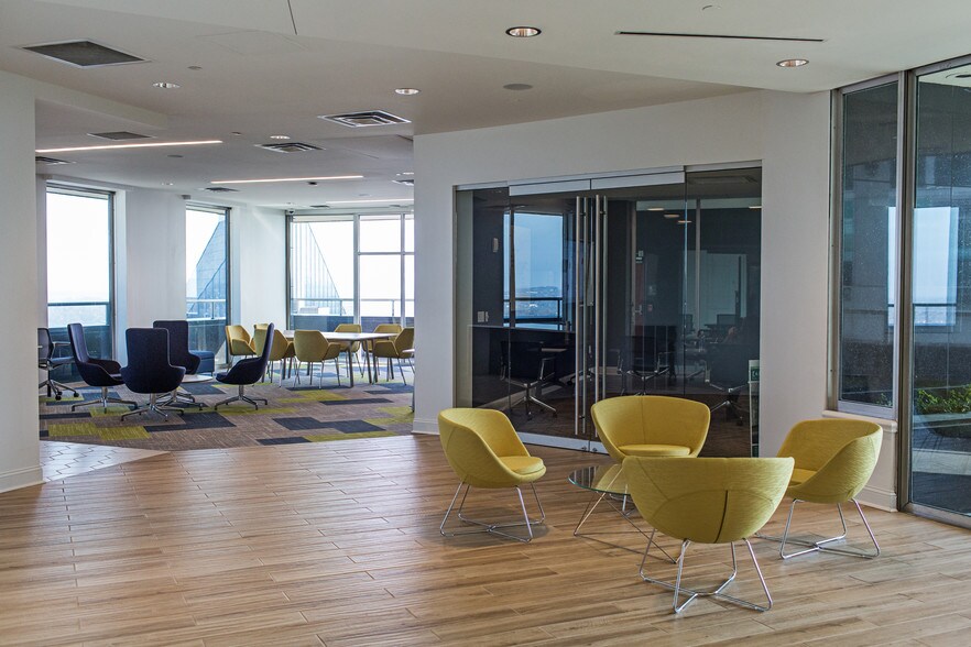 More Photos Of 401 Church St, Nashville Office For Lease