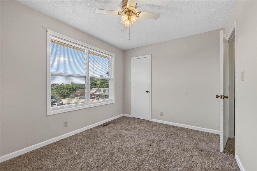 More Photos Of 1531 E Knollwood Cir, Clarksville Apartments For Sale