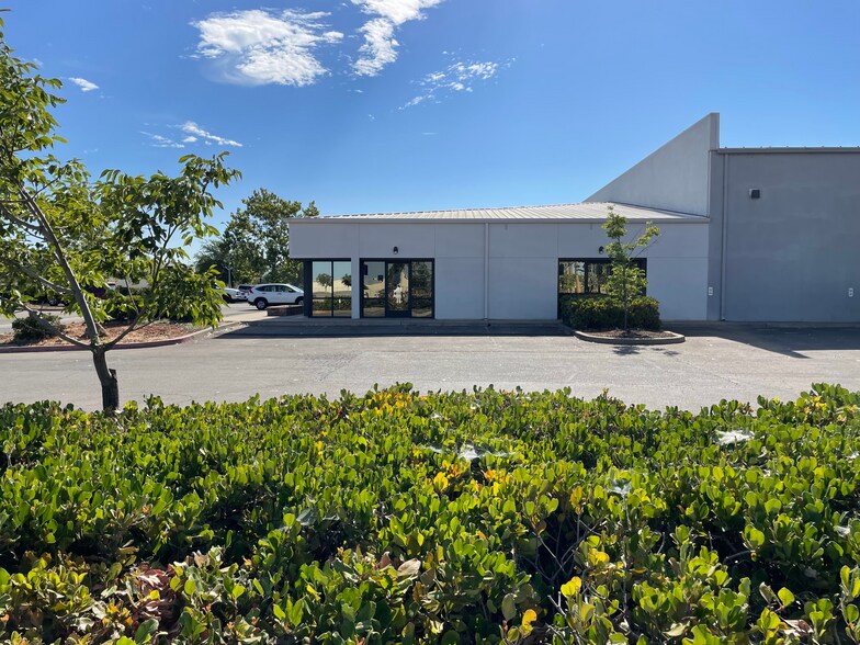 More Photos Of 2015 Challenger Ave, Oroville Light Manufacturing For Lease