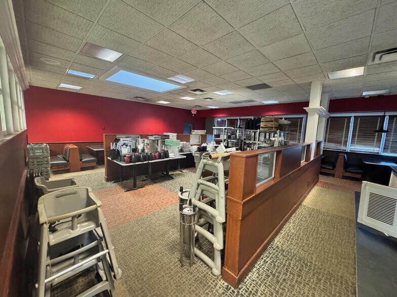 More Photos Of 408 Market Square Dr, Maysville Restaurant For Sale