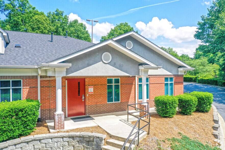 More Photos Of 8050 Corporate Center Dr, Charlotte Office For Lease