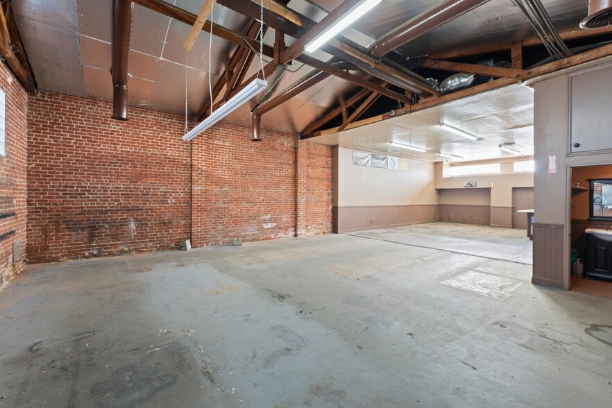 More Photos Of 1100 N Fresno St, Fresno Service For Sale