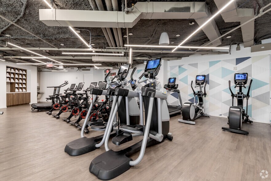 More Photos Of 1919-1921 Gallows Rd, Vienna Unknown For Sale