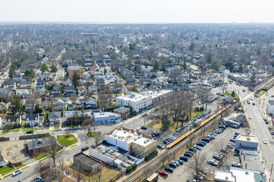 More Photos Of 4 Weber Ave, Malverne Storefront Retail Office For Lease