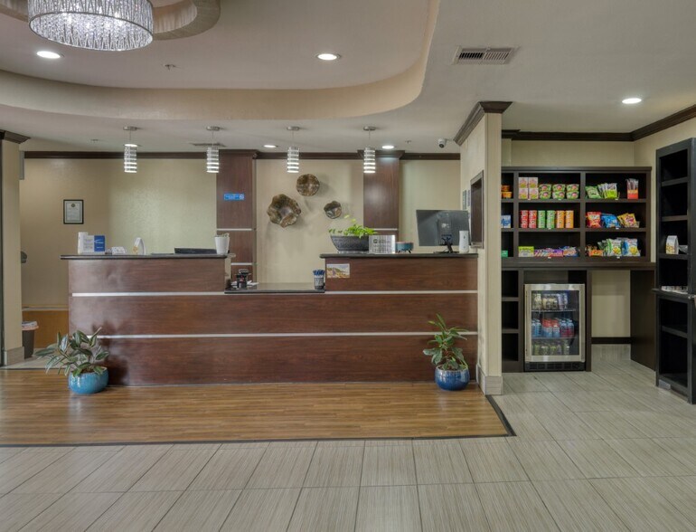 More Photos Of 889 W Bay Area Blvd, Webster Hotel For Sale