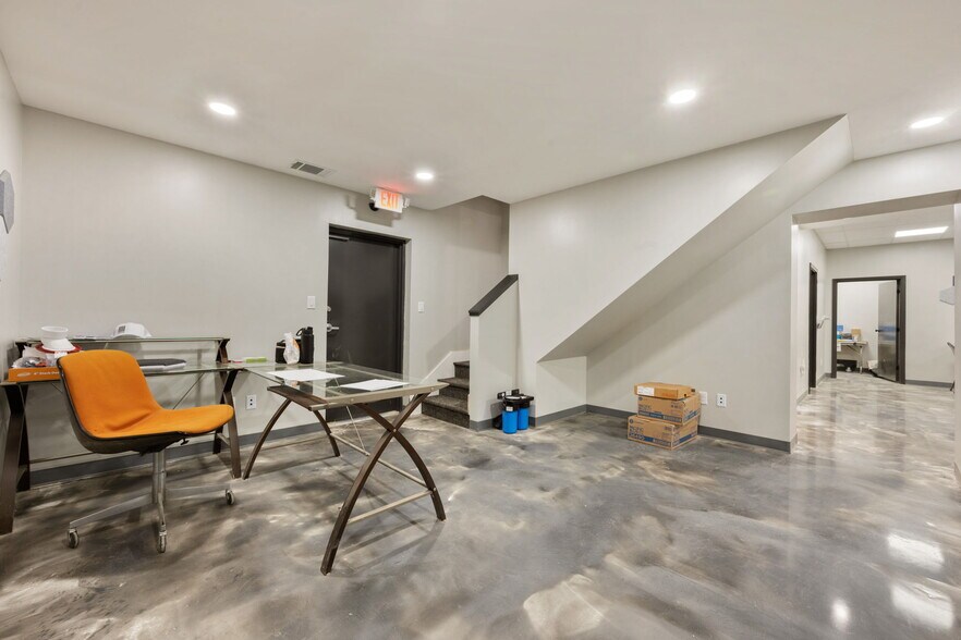 More Photos Of 4714 S Zarzamora St, San Antonio Auto Repair For Sale