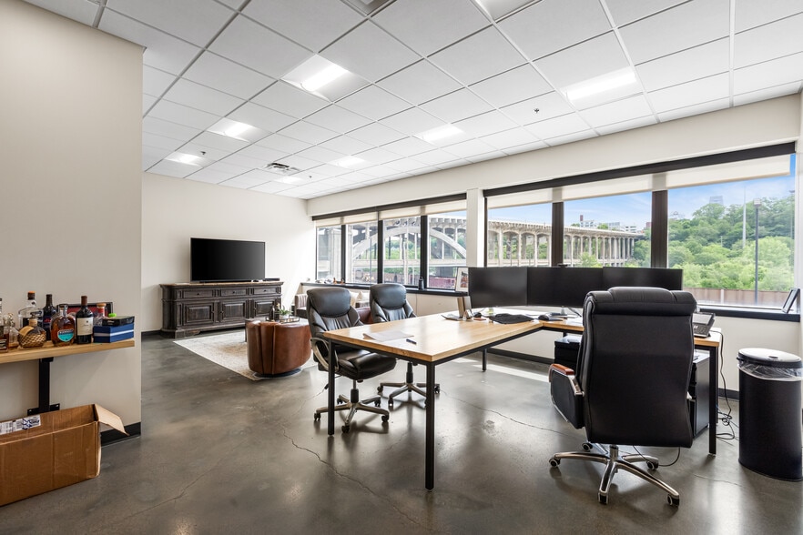 More Photos Of 1217 W 12th St, Kansas City Flex For Lease
