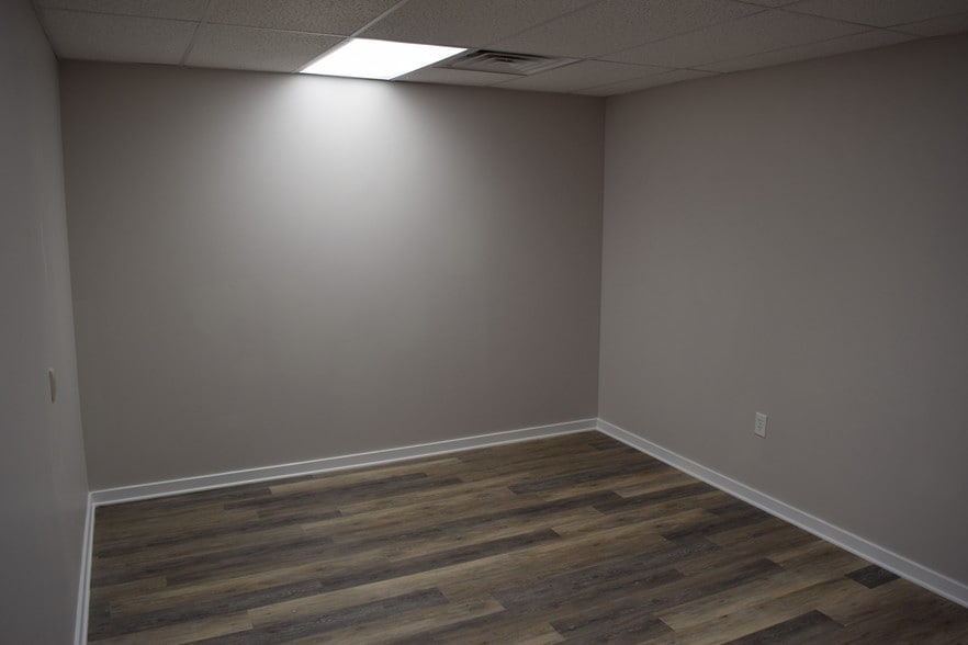 More Photos Of 4329 Emerson St, Jacksonville Warehouse For Lease