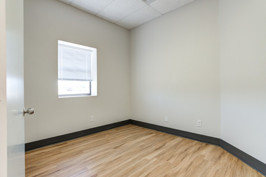 More Photos Of 510 Valencia Ave, Lubbock Warehouse For Sale