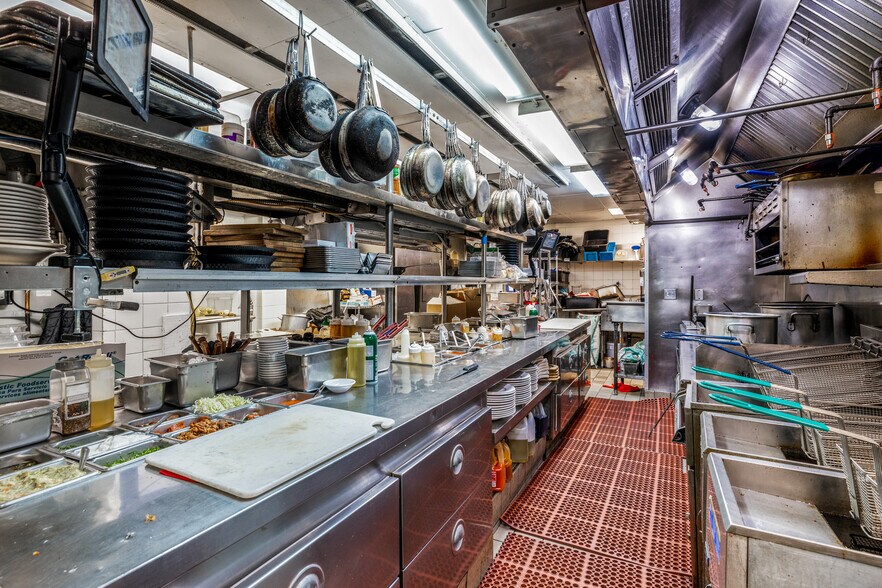 More Photos Of 266 S Palm Canyon Dr, Palm Springs Restaurant For Sale